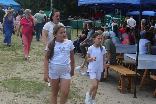 Festyn "Dni Rodziny" na stadionie w Białopolu [GALERIA ZDJĘĆ]