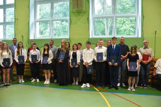 Gm. Fajsławice. Nagrody i stypendia dla najzdolniejszych uczniów i sportowców rozdane [GALERIA ZDJĘĆ] 