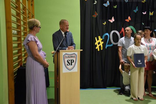 Gm. Fajsławice. Nagrody i stypendia dla najzdolniejszych uczniów i sportowców rozdane [GALERIA ZDJĘĆ] 