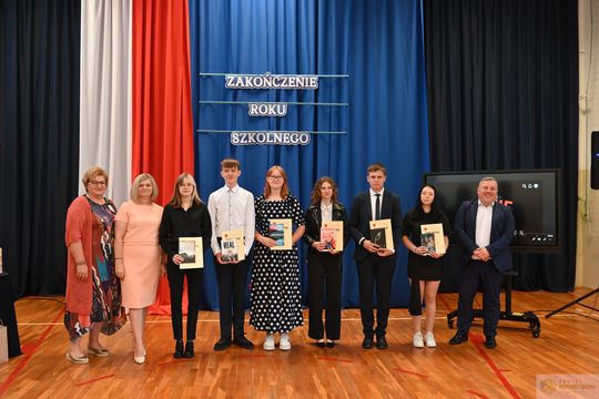 Pow. krasnostawski. Zasłużone wyróżnienia na zakończenie roku szkolnego [GALERIA ZDJĘĆ]