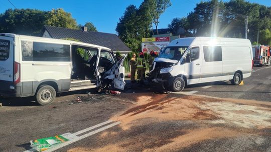 Zderzenie dwóch busów na krajowej 17 w Izbicy. 7 osób poszkodowanych [ZDJĘCIA]