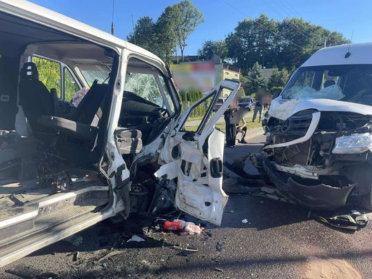 Zderzenie dwóch busów na krajowej 17 w Izbicy. 7 osób poszkodowanych. Droga zablokowana! [ZDJĘCIA]