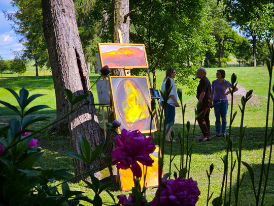 Wernisaż prac poplenerowych „Żółte w zielonym – rzecz o Lubelskim Bursztynie” [GALERIA ZDJĘĆ]