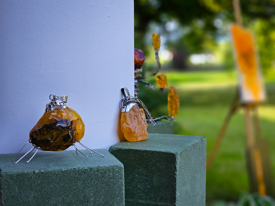 Wernisaż prac poplenerowych „Żółte w zielonym – rzecz o Lubelskim Bursztynie” [GALERIA ZDJĘĆ]