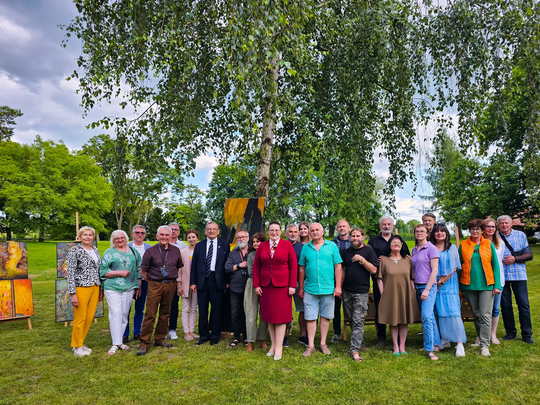 Wernisaż prac poplenerowych „Żółte w zielonym – rzecz o Lubelskim Bursztynie” [GALERIA ZDJĘĆ]