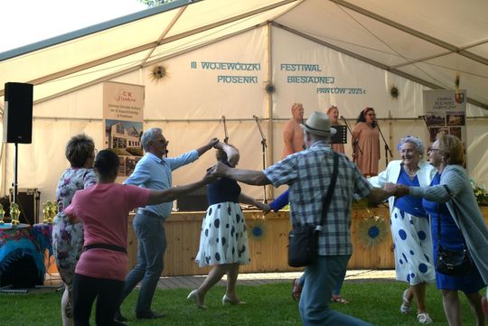 III Wojewódzki Festiwal Piosenki Biesiadnej w Pawłowie [GALERIA ZDJĘĆ]