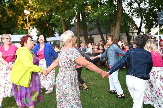 III Wojewódzki Festiwal Piosenki Biesiadnej w Pawłowie [GALERIA ZDJĘĆ]