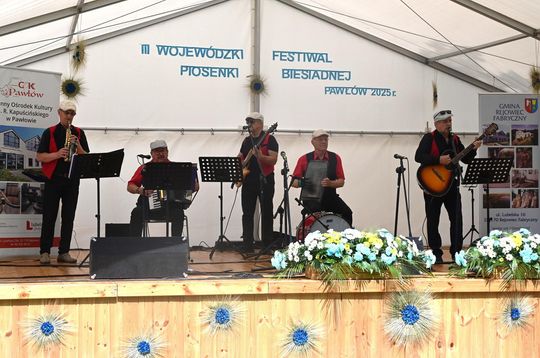 III Wojewódzki Festiwal Piosenki Biesiadnej w Pawłowie [GALERIA ZDJĘĆ]