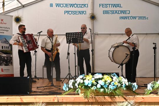 III Wojewódzki Festiwal Piosenki Biesiadnej w Pawłowie [GALERIA ZDJĘĆ]