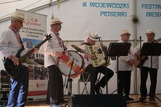 III Wojewódzki Festiwal Piosenki Biesiadnej w Pawłowie [GALERIA ZDJĘĆ]