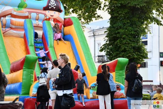 Krasnystaw. Kolejna odsłona Film & Grill. Kino na Rynku Miejskim [GALERIA ZDJĘĆ]