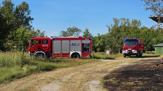 Pow. włodawski. Spłonęły zabudowania gospodarcze i część domu. Straty to około 150 tys. zł [ZDJĘCIA]