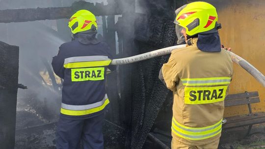 Pow. włodawski. Spłonęły zabudowania gospodarcze i część domu. Straty to około 150 tys. zł [ZDJĘCIA]