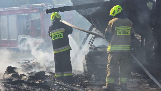 Pow. włodawski. Spłonęły zabudowania gospodarcze i część domu. Straty to około 150 tys. zł [ZDJĘCIA]