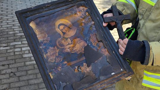 Pow. włodawski. Spłonęły zabudowania gospodarcze i część domu. Straty to około 150 tys. zł [ZDJĘCIA]