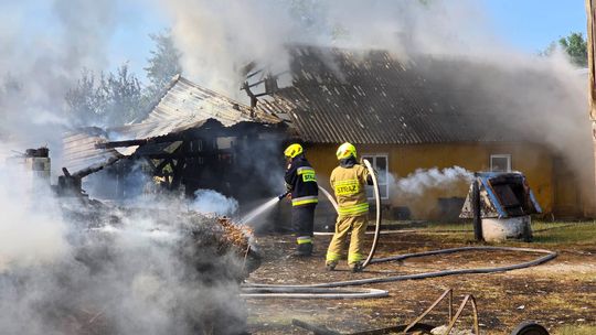 Pow. włodawski. Spłonęły zabudowania gospodarcze i część domu. Straty to około 150 tys. zł [ZDJĘCIA]