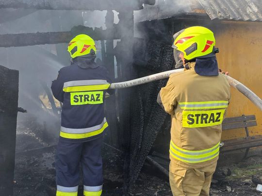 Pow. włodawski. Spłonęły zabudowania gospodarcze i część domu. Straty to około 150 tys. zł [ZDJĘCIA]