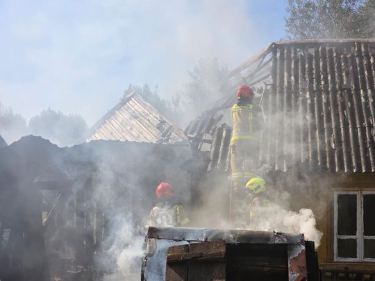 Pow. włodawski. Spłonęły zabudowania gospodarcze i część domu. Straty to około 150 tys. zł [ZDJĘCIA]