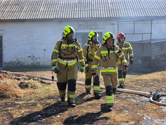 Pow. włodawski. Spłonęły zabudowania gospodarcze i część domu. Straty to około 150 tys. zł [ZDJĘCIA]
