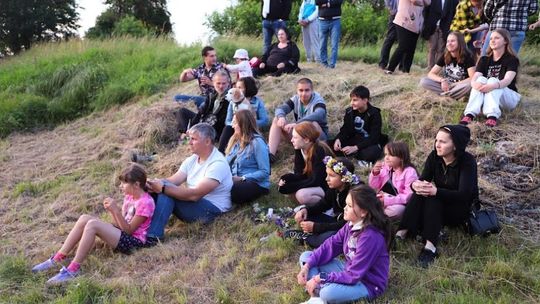 Noc Świętojańska w gminie Hańsk. Widowisko obrzędowe i puszczanie wianków [GALERIA ZDJĘĆ]