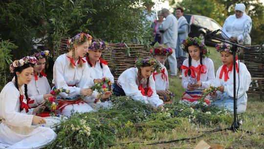 Noc Świętojańska w gminie Hańsk. Widowisko obrzędowe i puszczanie wianków [GALERIA ZDJĘĆ]