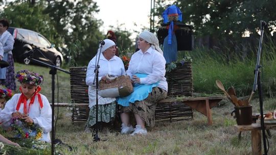 Noc Świętojańska w gminie Hańsk. Widowisko obrzędowe i puszczanie wianków [GALERIA ZDJĘĆ]