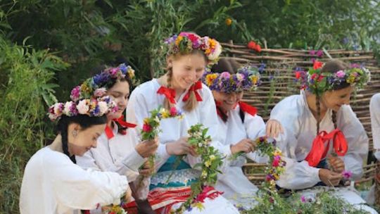 Noc Świętojańska w gminie Hańsk. Widowisko obrzędowe i puszczanie wianków [GALERIA ZDJĘĆ]