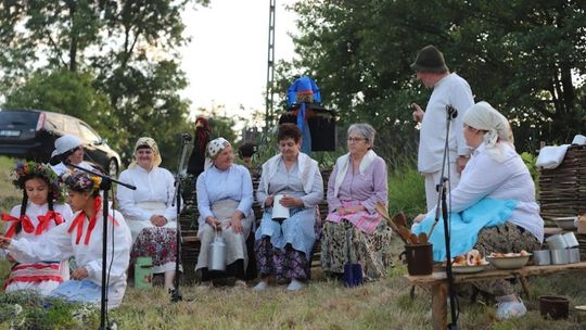 Noc Świętojańska w gminie Hańsk. Widowisko obrzędowe i puszczanie wianków [GALERIA ZDJĘĆ]