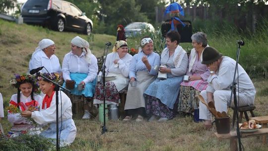 Noc Świętojańska w gminie Hańsk. Widowisko obrzędowe i puszczanie wianków [GALERIA ZDJĘĆ]