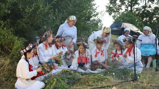 Noc Świętojańska w gminie Hańsk. Widowisko obrzędowe i puszczanie wianków [GALERIA ZDJĘĆ]