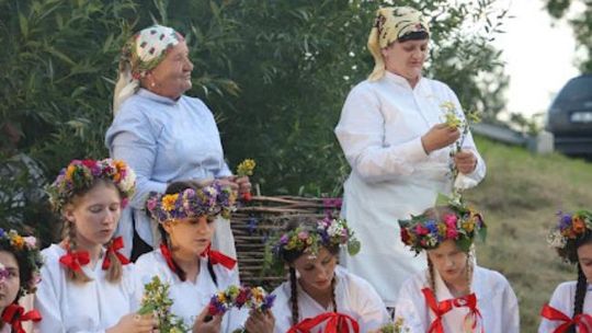 Noc Świętojańska w gminie Hańsk. Widowisko obrzędowe i puszczanie wianków [GALERIA ZDJĘĆ]