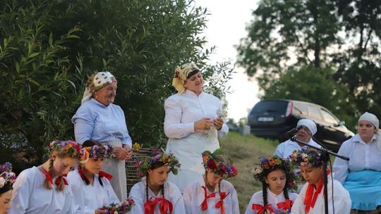 Noc Świętojańska w gminie Hańsk. Widowisko obrzędowe i puszczanie wianków [GALERIA ZDJĘĆ]