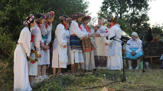 Noc Świętojańska w gminie Hańsk. Widowisko obrzędowe i puszczanie wianków [GALERIA ZDJĘĆ]
