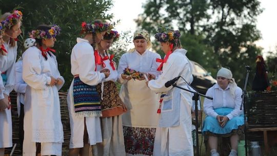 Noc Świętojańska w gminie Hańsk. Widowisko obrzędowe i puszczanie wianków [GALERIA ZDJĘĆ]
