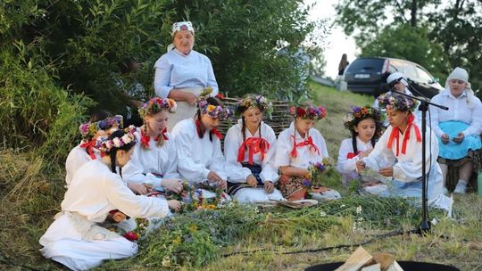 Noc Świętojańska w gminie Hańsk. Widowisko obrzędowe i puszczanie wianków [GALERIA ZDJĘĆ]