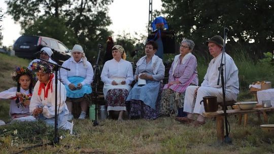 Noc Świętojańska w gminie Hańsk. Widowisko obrzędowe i puszczanie wianków [GALERIA ZDJĘĆ]