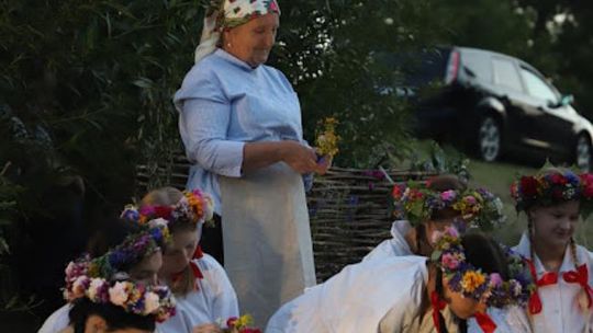 Noc Świętojańska w gminie Hańsk. Widowisko obrzędowe i puszczanie wianków [GALERIA ZDJĘĆ]