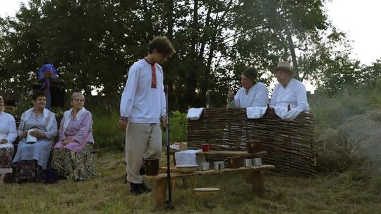 Noc Świętojańska w gminie Hańsk. Widowisko obrzędowe i puszczanie wianków [GALERIA ZDJĘĆ]