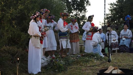 Noc Świętojańska w gminie Hańsk. Widowisko obrzędowe i puszczanie wianków [GALERIA ZDJĘĆ]