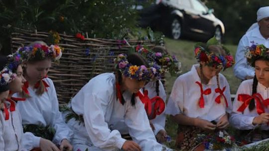 Noc Świętojańska w gminie Hańsk. Widowisko obrzędowe i puszczanie wianków [GALERIA ZDJĘĆ]