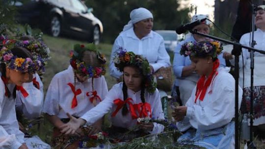 Noc Świętojańska w gminie Hańsk. Widowisko obrzędowe i puszczanie wianków [GALERIA ZDJĘĆ]