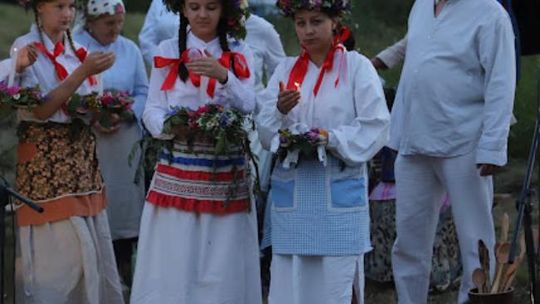 Noc Świętojańska w gminie Hańsk. Widowisko obrzędowe i puszczanie wianków [GALERIA ZDJĘĆ]