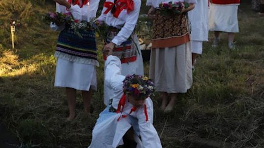 Noc Świętojańska w gminie Hańsk. Widowisko obrzędowe i puszczanie wianków [GALERIA ZDJĘĆ]