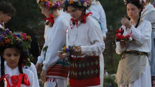 Noc Świętojańska w gminie Hańsk. Widowisko obrzędowe i puszczanie wianków [GALERIA ZDJĘĆ]