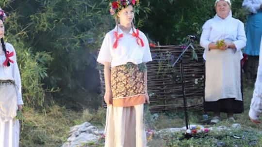 Noc Świętojańska w gminie Hańsk. Widowisko obrzędowe i puszczanie wianków [GALERIA ZDJĘĆ]