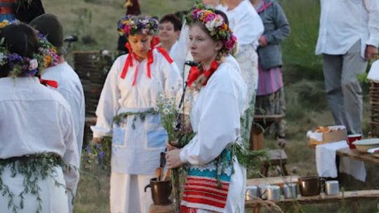 Noc Świętojańska w gminie Hańsk. Widowisko obrzędowe i puszczanie wianków [GALERIA ZDJĘĆ]
