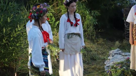 Noc Świętojańska w gminie Hańsk. Widowisko obrzędowe i puszczanie wianków [GALERIA ZDJĘĆ]