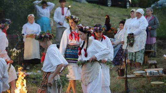 Noc Świętojańska w gminie Hańsk. Widowisko obrzędowe i puszczanie wianków [GALERIA ZDJĘĆ]