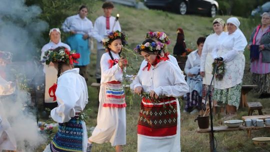 Noc Świętojańska w gminie Hańsk. Widowisko obrzędowe i puszczanie wianków [GALERIA ZDJĘĆ]