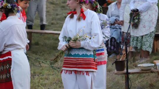 Noc Świętojańska w gminie Hańsk. Widowisko obrzędowe i puszczanie wianków [GALERIA ZDJĘĆ]